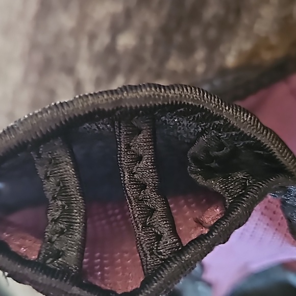 Yoga Paws gloves NWOT in plum sz.1R - Picture 4 of 5